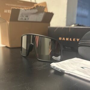 Oakley Black VR Headset with Immersive Design